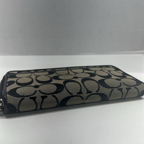 Coach Wristlet Wallet On Strap Monogram Signature Jacquard Zip Black 8" X 4.5" - Picture 8 of 8